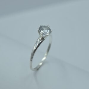 anillo solitario brazo liso