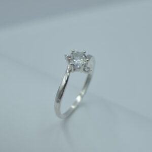 anillo solitario brazo medio giro