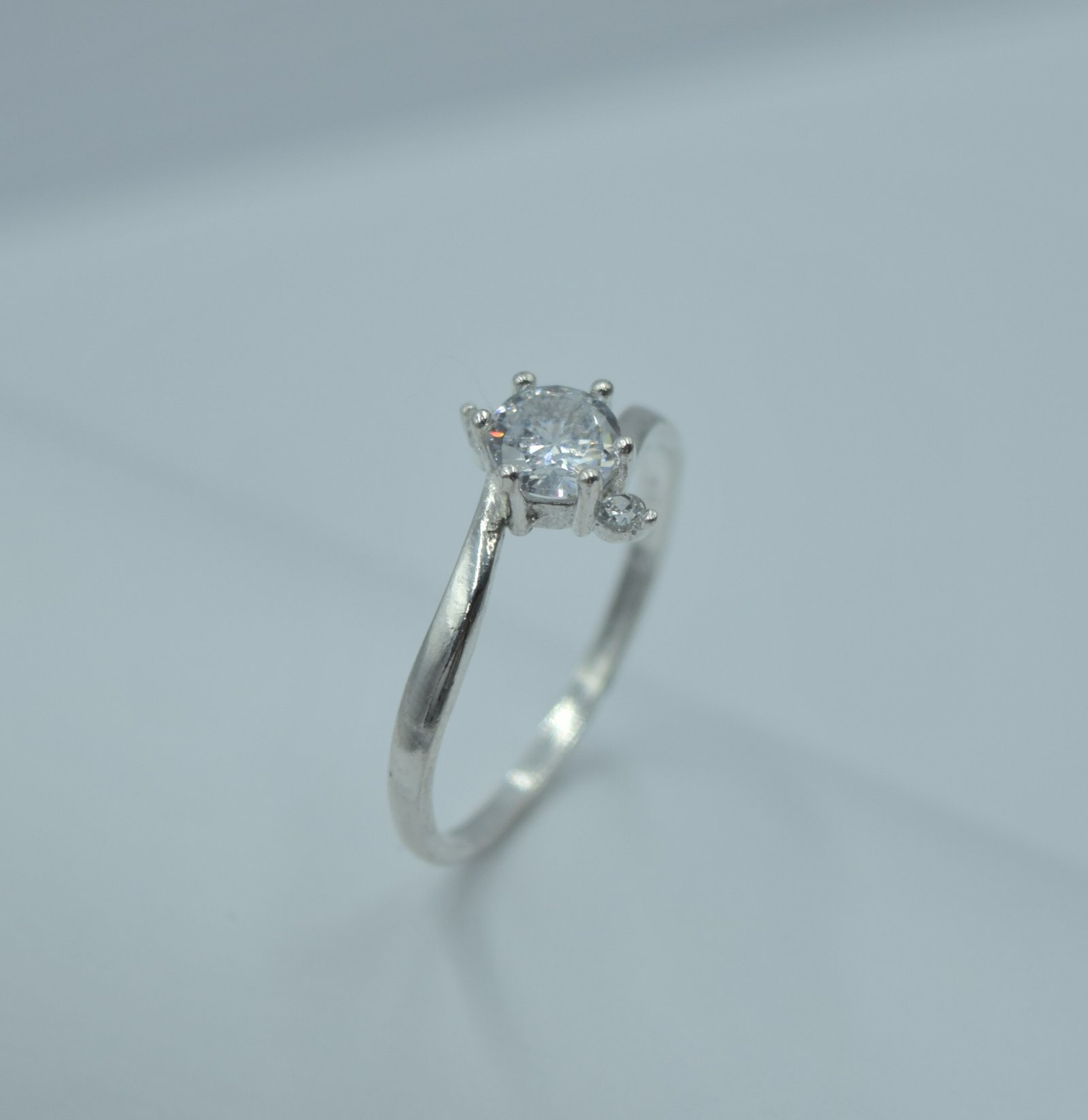 anillo solitario brazo medio giro anillo solitario brazo medio giro