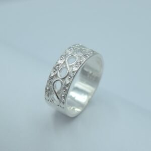 anillo tipo argolla infinitos y circonias