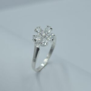 anillo flor de circonia marquiz