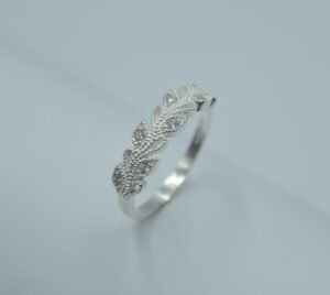 Anillos anillo hojas caladas con circonia