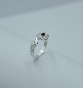 Anillos anillo brazo labrado con flor de circonias