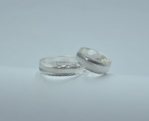 Anillos argolla diamantada bisel rombos
