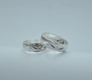 Anillos argolla diamantada con ondas
