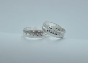 Anillos argolla diamantada espigas