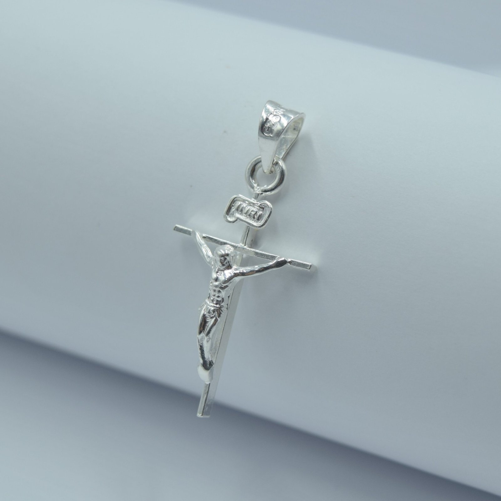 cruz delgada con cristo 4.5cm cruz delgada con cristo 4.5cm