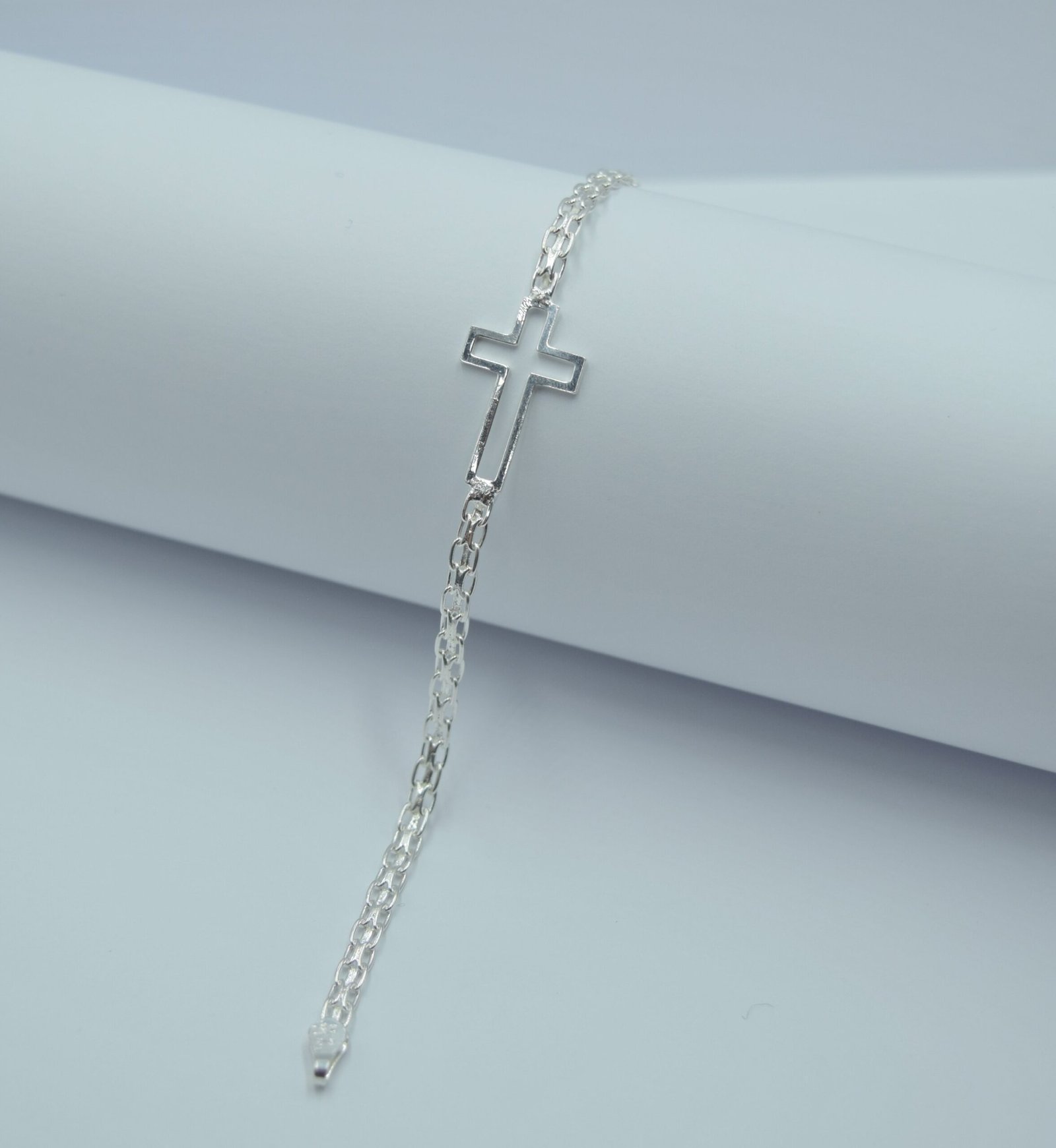 pulso bismarck con cruz calada pulso bismarck con cruz calada