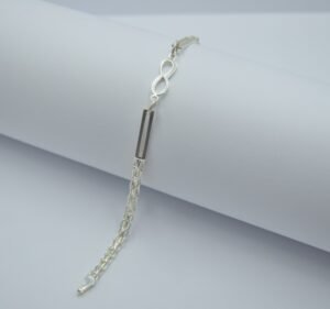 Pulseras pulso bismarck con barras caladas e infinito