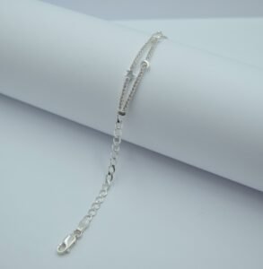 Home pulso con luna y estrella sobre cinta de circoniaspulso con luna y estrella sobre cinta de circonias