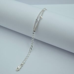 pulso con luna y estrella sobre cinta de circoniaspulso con luna y estrella sobre cinta de circonias