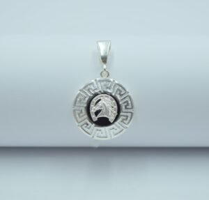 dije grecas con caballo sobre onix 2.9cm
