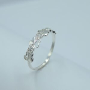 anillo mariposas y circonias biseladas
