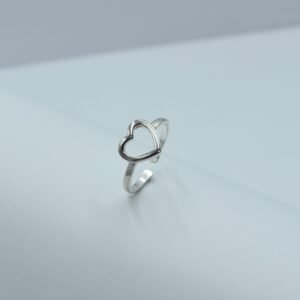 anillo corazón liso ajustable a medio dedo