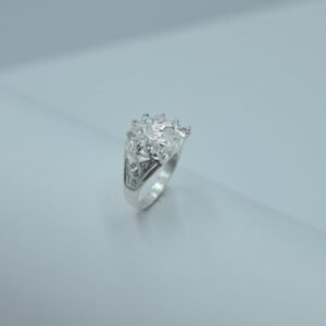 anillo herradura de circonias con caballo y brazo diamantado