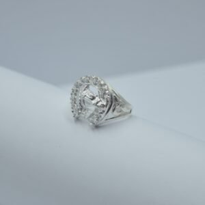 anillo herradura de circonias con diseño de caballo