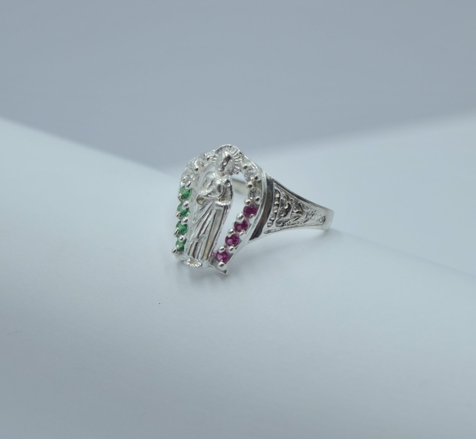 anillo de herradura de circonias con diseño de san judas anillo de herradura de circonias con diseño de san judas