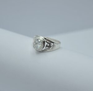 Anillos anillo con circonia oval y brazo calado