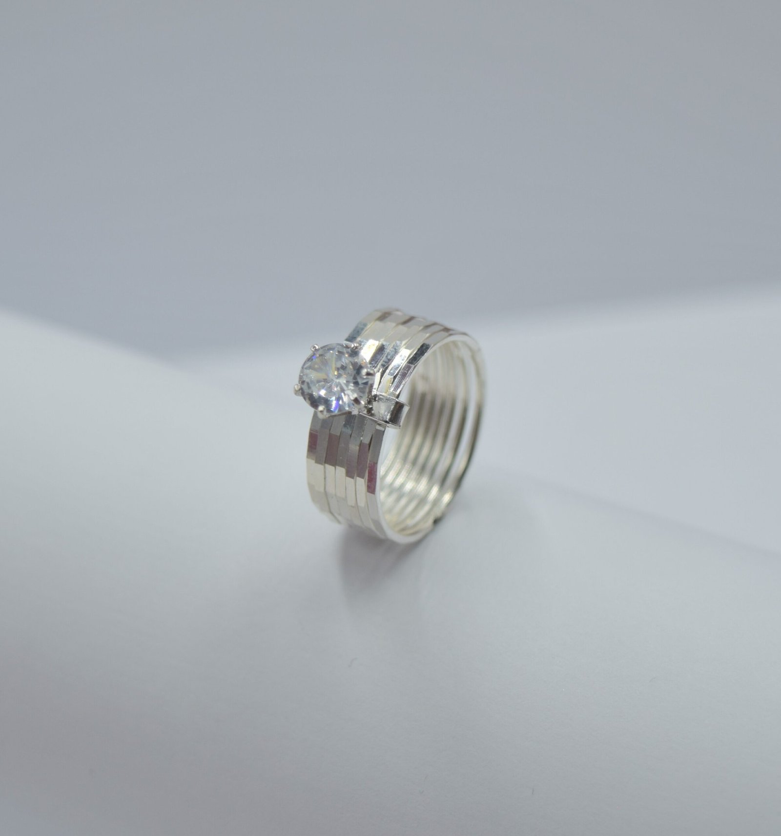 anillo semanario con circonia anillo semanario con circonia