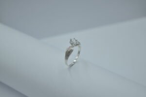 Anillos anillo solitario brazo rayado