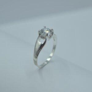 anillo solitario media luna calada