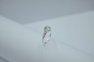 Anillos copia de ag02 29 plata .925 anillo solitario brazo medio giro con circonia
