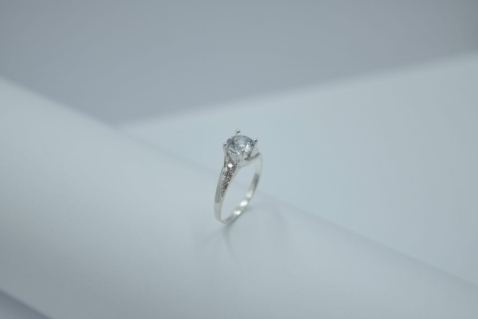 copia de ag02 29 plata .925 anillo solitario brazo medio giro con circonia copia de ag02 29 plata .925 anillo solitario brazo medio giro con circonia