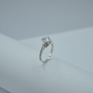 anillo solitario media churumbela base alta con circonia $1,269.00