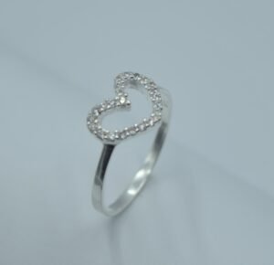 Anillos anillo silueta corazón con circonias