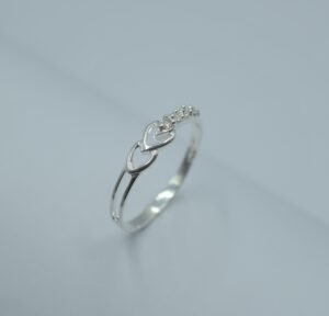 Anillos anillo con circonias, dos corazones y brazo abierto