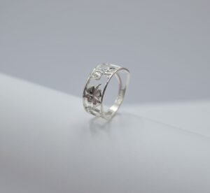 Anillo de la suerte trébol calado