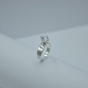 anillo solitario brazo ancho liso