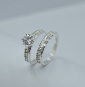 Anillo alianza solitario con churumbela