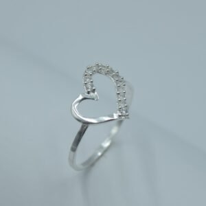 anillo corazón con circonias