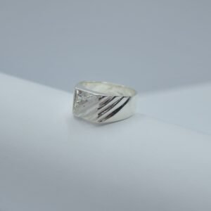 anillo cuadro diamantado con circonia